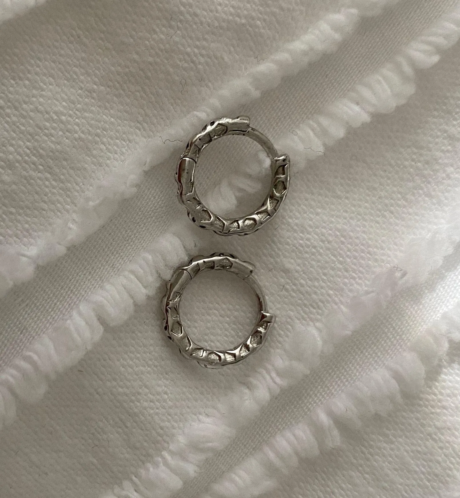 Kendra Scott Huggies - Image 2