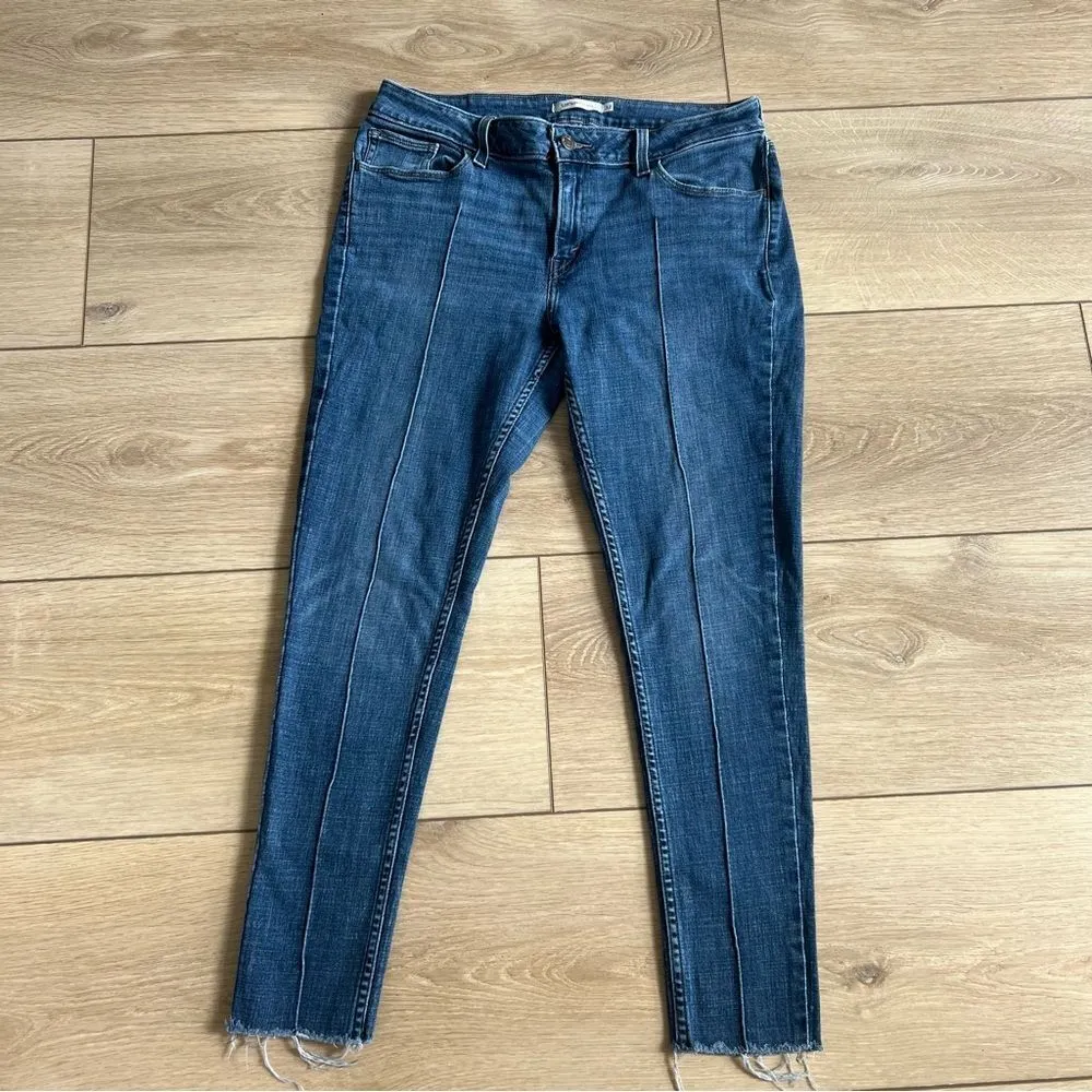 Levi’s 535 Super Skinny Frayed Jeans Size 32 Front Seam Raw Frayed Hem Mid Rise - Image 3