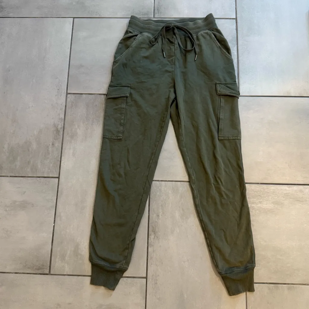 Aerie Sunwashed Fleece Cargo Joggers in Olive Green - Image 2