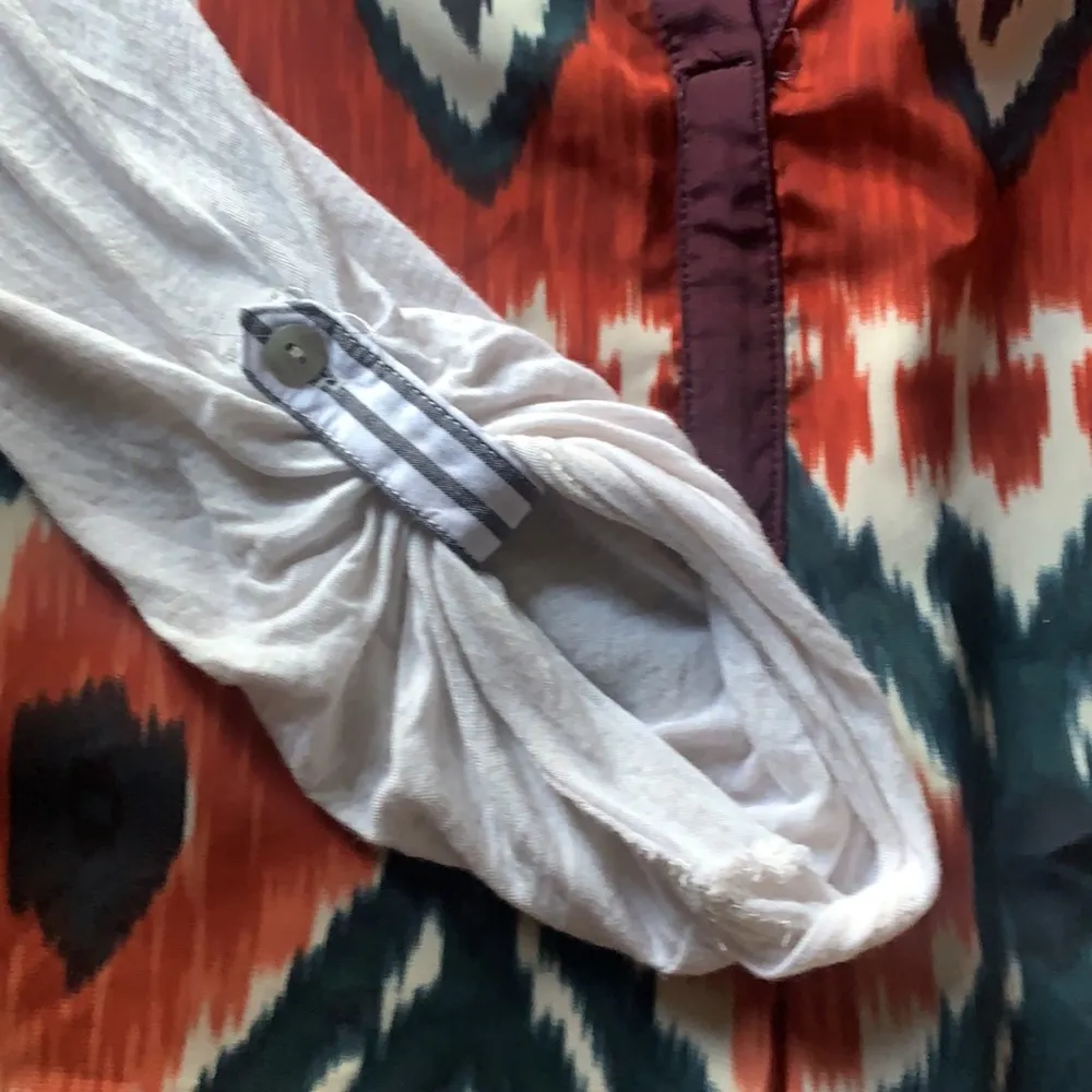 Anthropologie Tiny Brand Sima 3/4 sleeve V-neck Aztec Print Top Blouse Sz S - Image 8