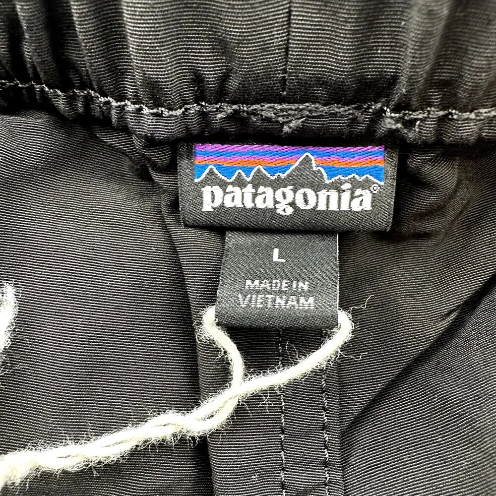 Patagonia Barely Baggies Shorts 2.5" Pull On Mid Rise Stretch Slit Black NWOT L - Image 3