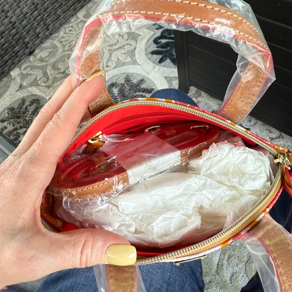 Dooney & Bourke mini grapefruit, bitsy bag - Image 4