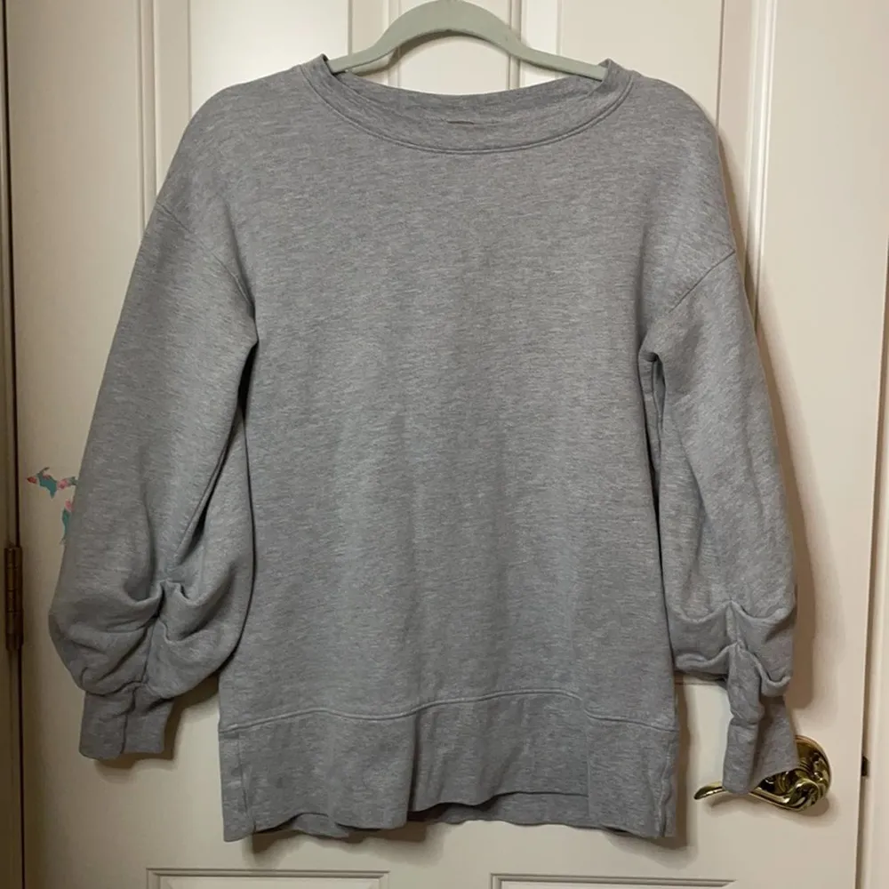 Zella gray sweatshirt ruched sleeves small - Image 2