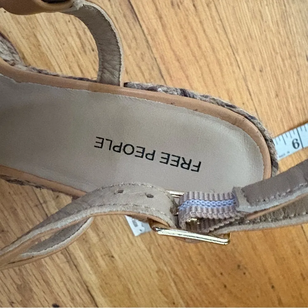 Free People  Platform Sandals Size 10 - Image 3