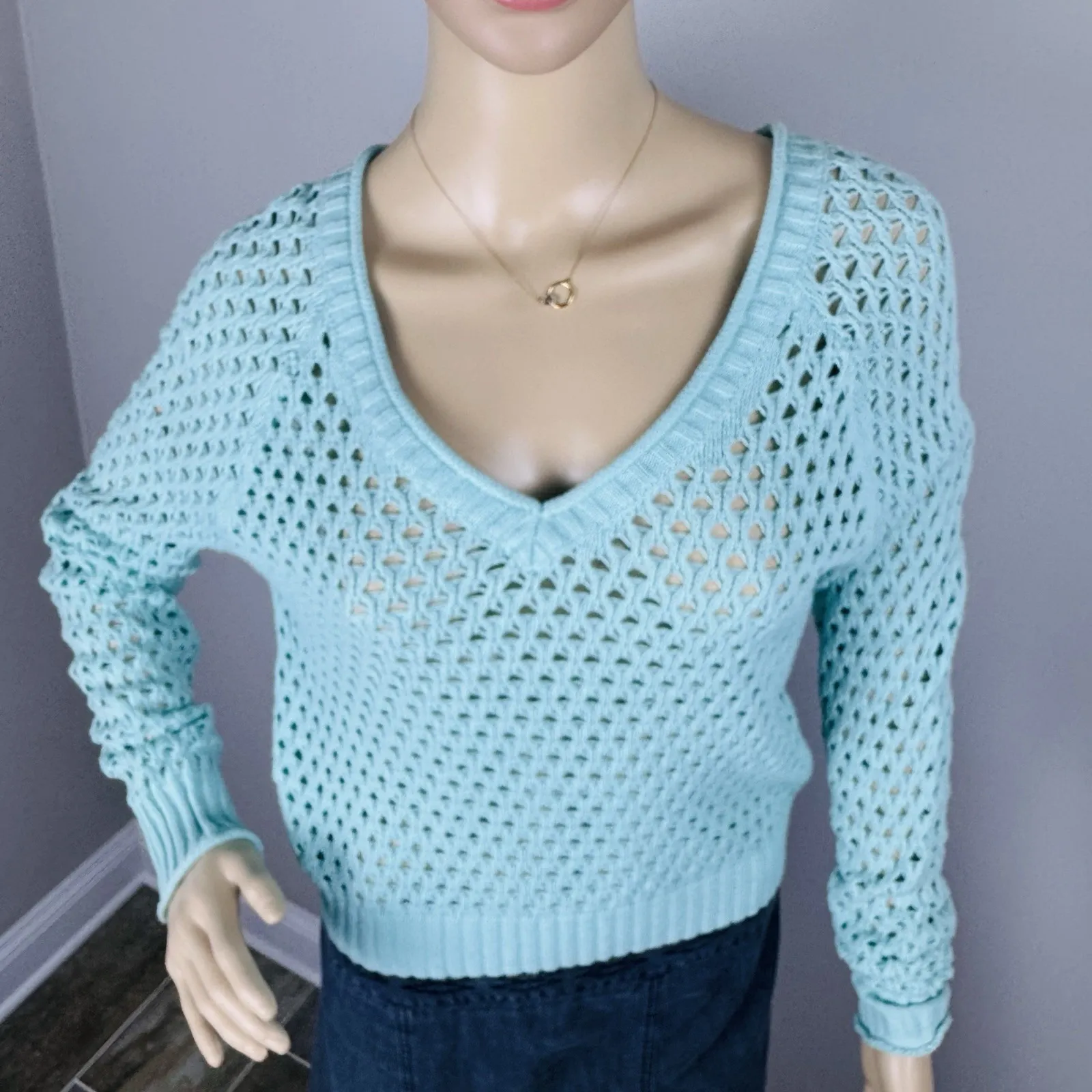 Buffalo David Bitton Women's Sz M Turquoise Cropped Knit Sweater Cutout Back - Image 4