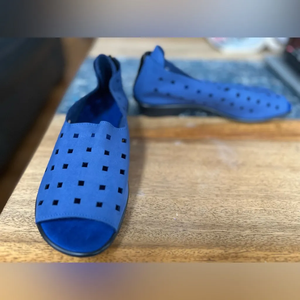 Sesto Meucci Womens Evonne Nubuck Cut-Outs Slip On Flats size 8 - Image 2