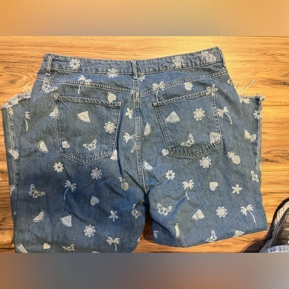 Forever 21  - cut Capri jeans, size 16 - Image 3