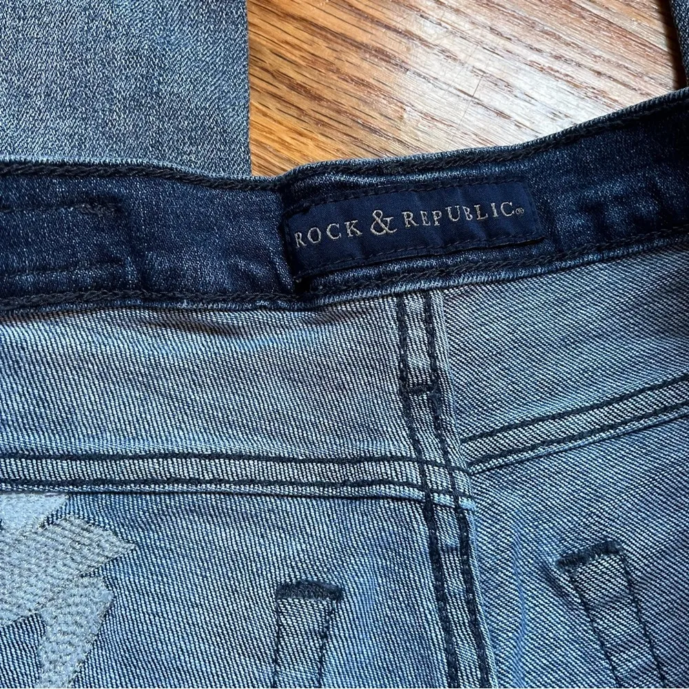 Rock & Republic Silver Chain Bird Distressed Skinny Blue Jeans Women's Size 4 - Image 3
