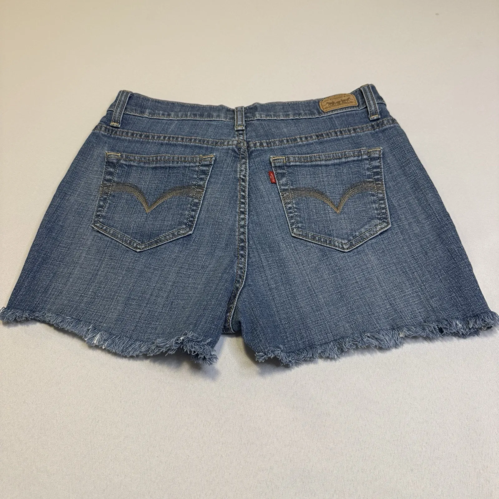 Levi's Med Wash High Rise Raw Hem Mom‎ Perfectly Slimming 512 Denim Short 10 # - Image 3
