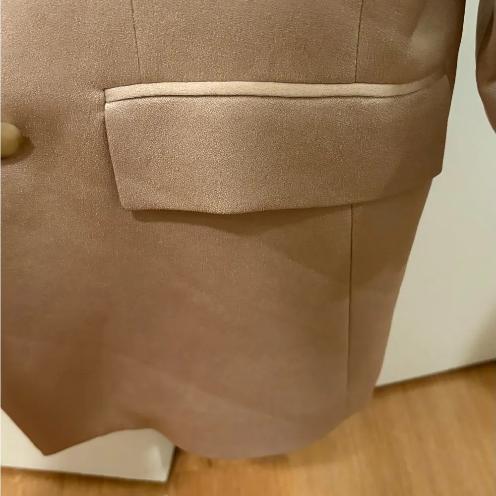 NWT Veronica Beard Tomi
Satincrepe Blazer In Beige - Image 9