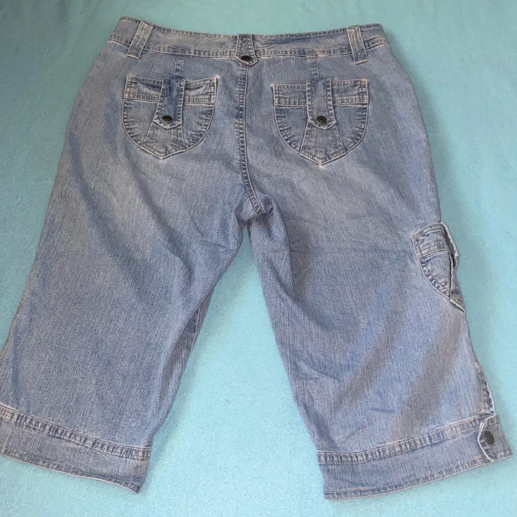 GLORIA VANDERBILT denim blue peddle pushers cargo style snap pockets size 12 - Image 2