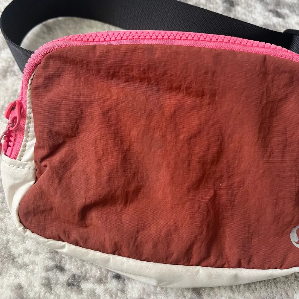 Lululemon Everywhere Belt Bag *1L - Image 6