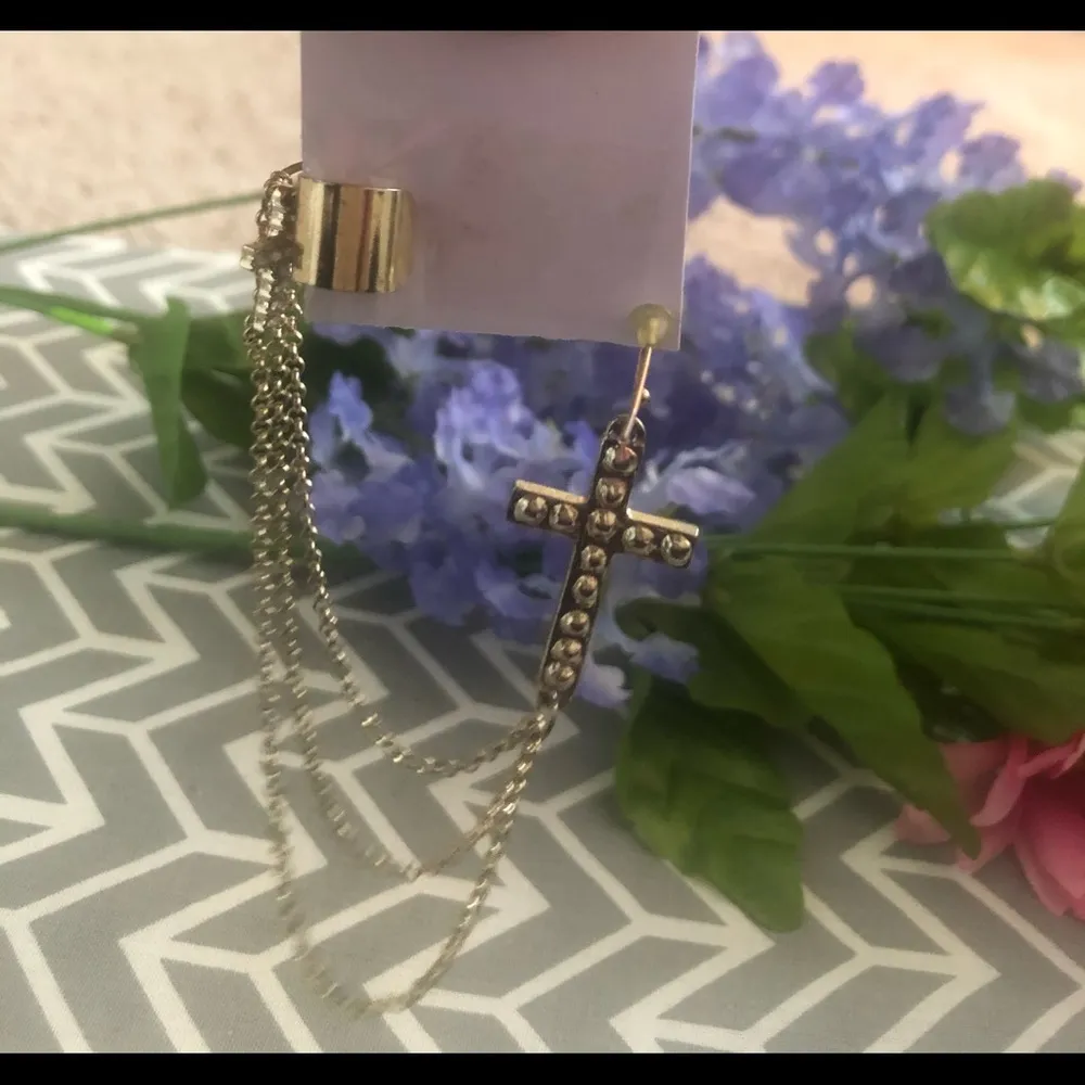 🔴BOGO🔴 Gold Cross Earring - Image 3