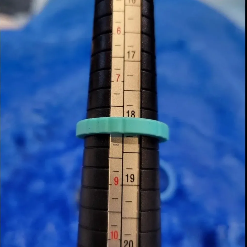 NWOT Lot of 4 Maui Silicone Rings Size 8 - Image 2