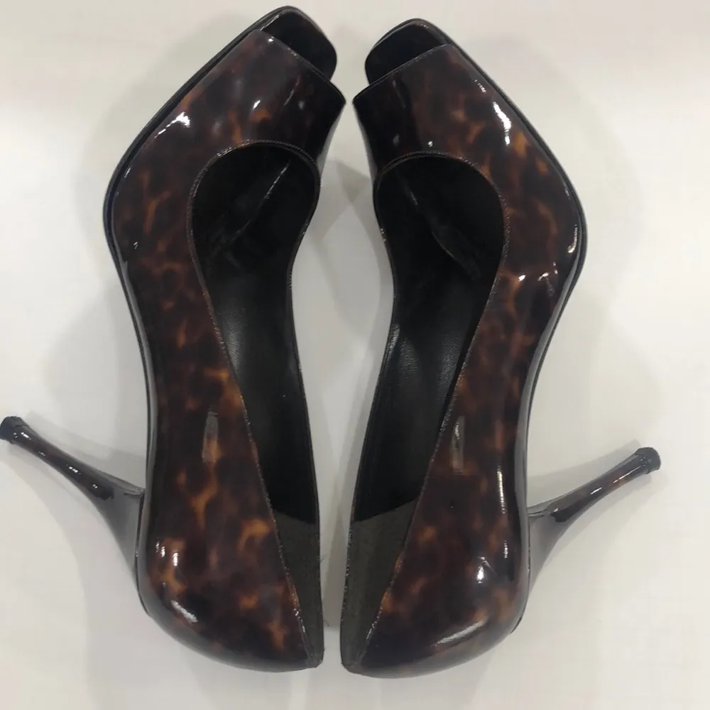 Stuart Weitzman Open Toed Tortoise Shell Pump 9M. - Image 5