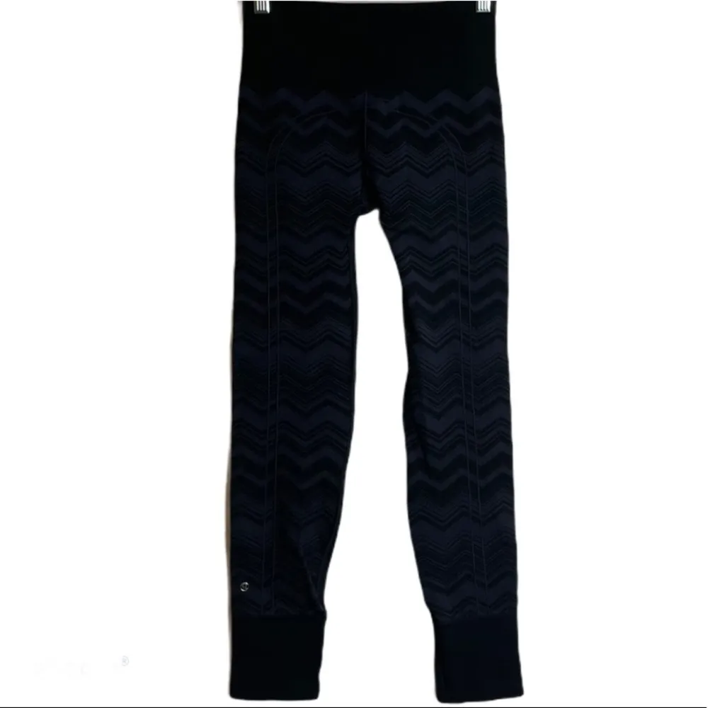 Lululemon Ebb To Street Pant Chevron Print Size 4 - Image 7
