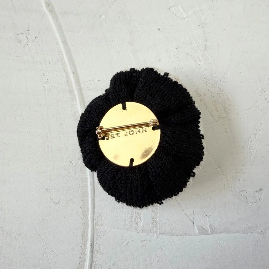 ST JOHN Santana Knit Black & White Flower 3-D Rosette Pin Brooch - Image 3