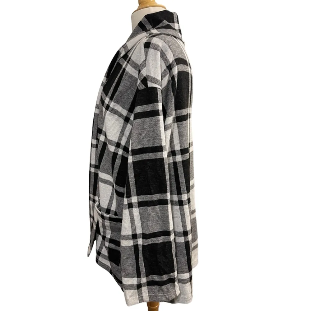 Women's BBJ Los Angeles Black & White Plaid Cardigan L Size L - Image 6