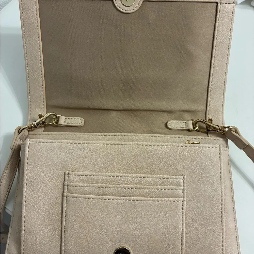 Big Buddha Chevron Patterned Black and Tan Women's cross body Bag - Image 6