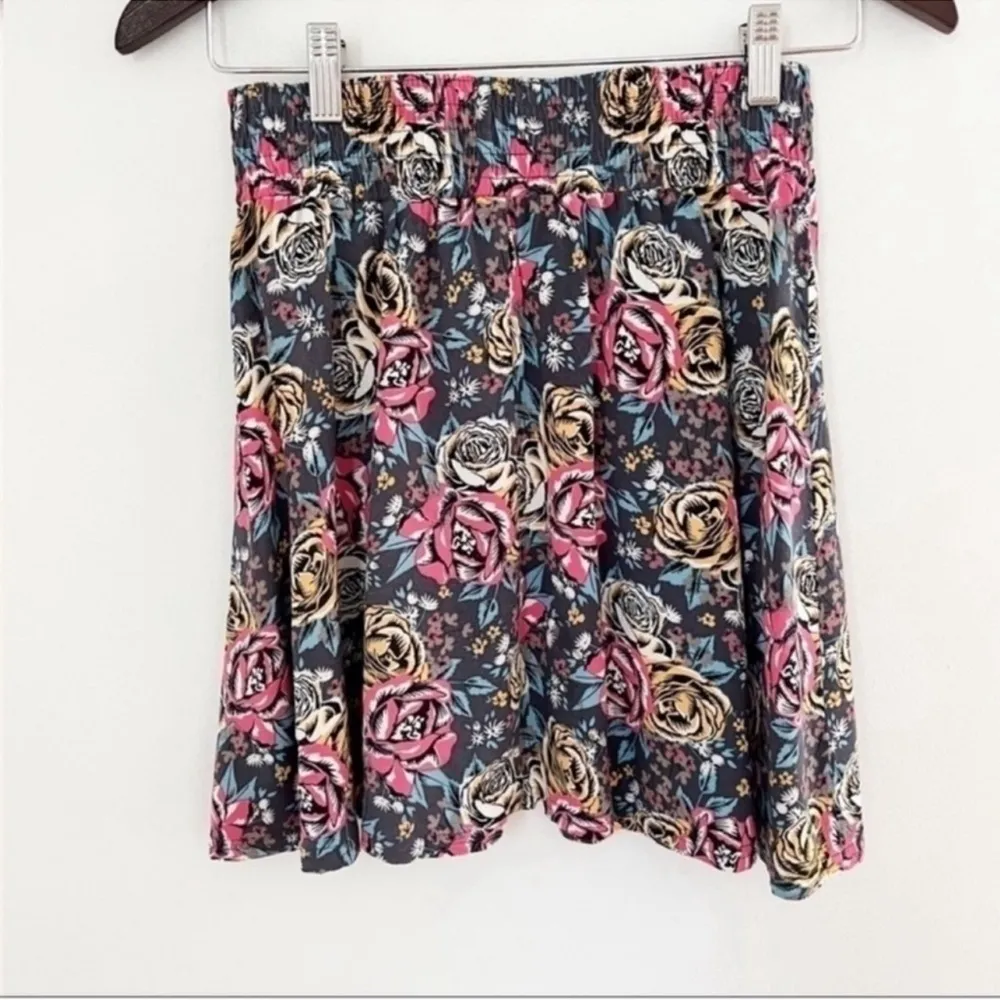 Nordstrom Frenchi Pink Rose Print Skater Mini Skirt Size Small Elastic Waist - Image 3