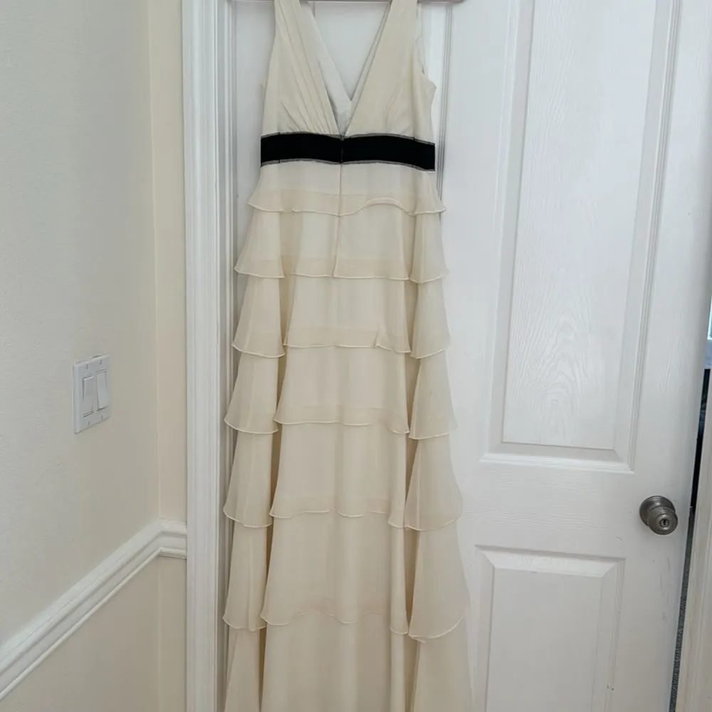 BCBG Maxazria NWT ivory gown, absolutely stunning - Image 4