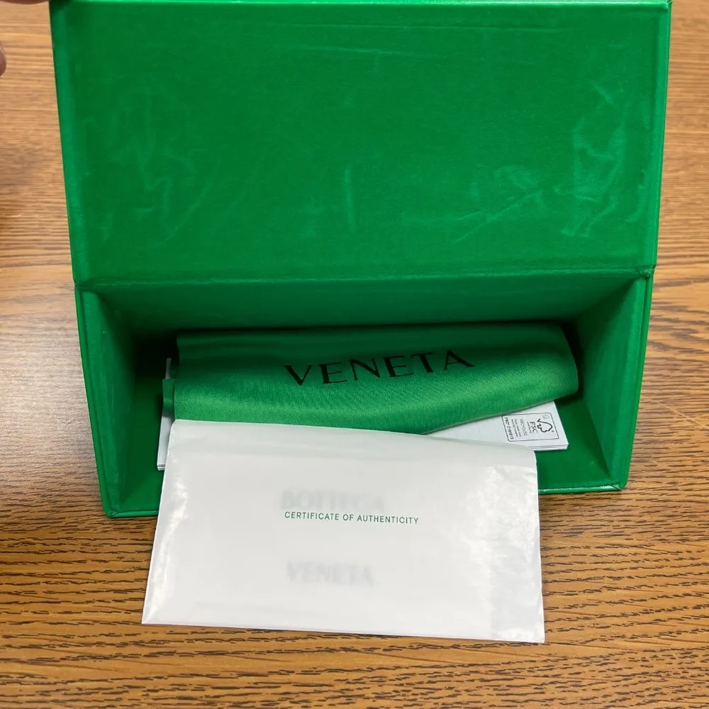 Bottega Veneta BV1003S Sunglasses, Black/Grey - NWT - Image 13