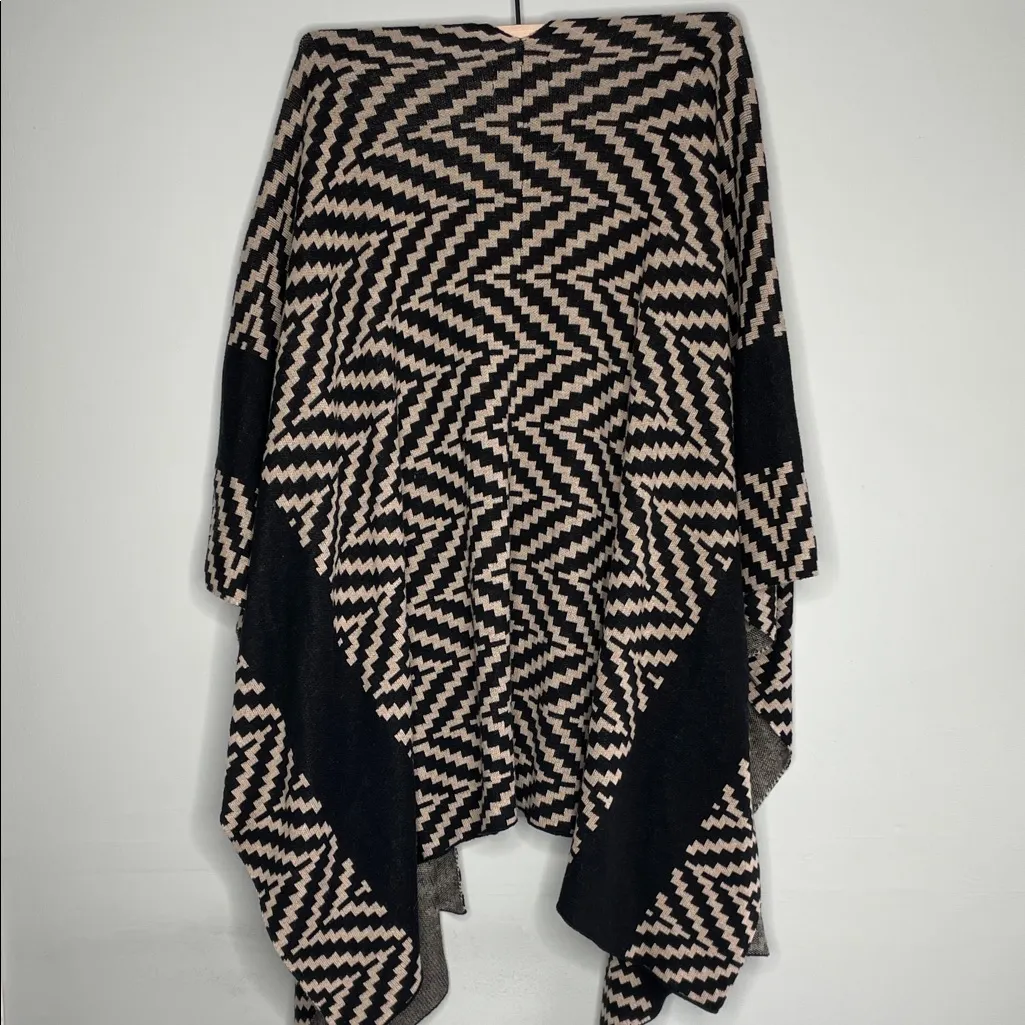 Joseph Black and Tan Geometric Women's Poncho - Image 6