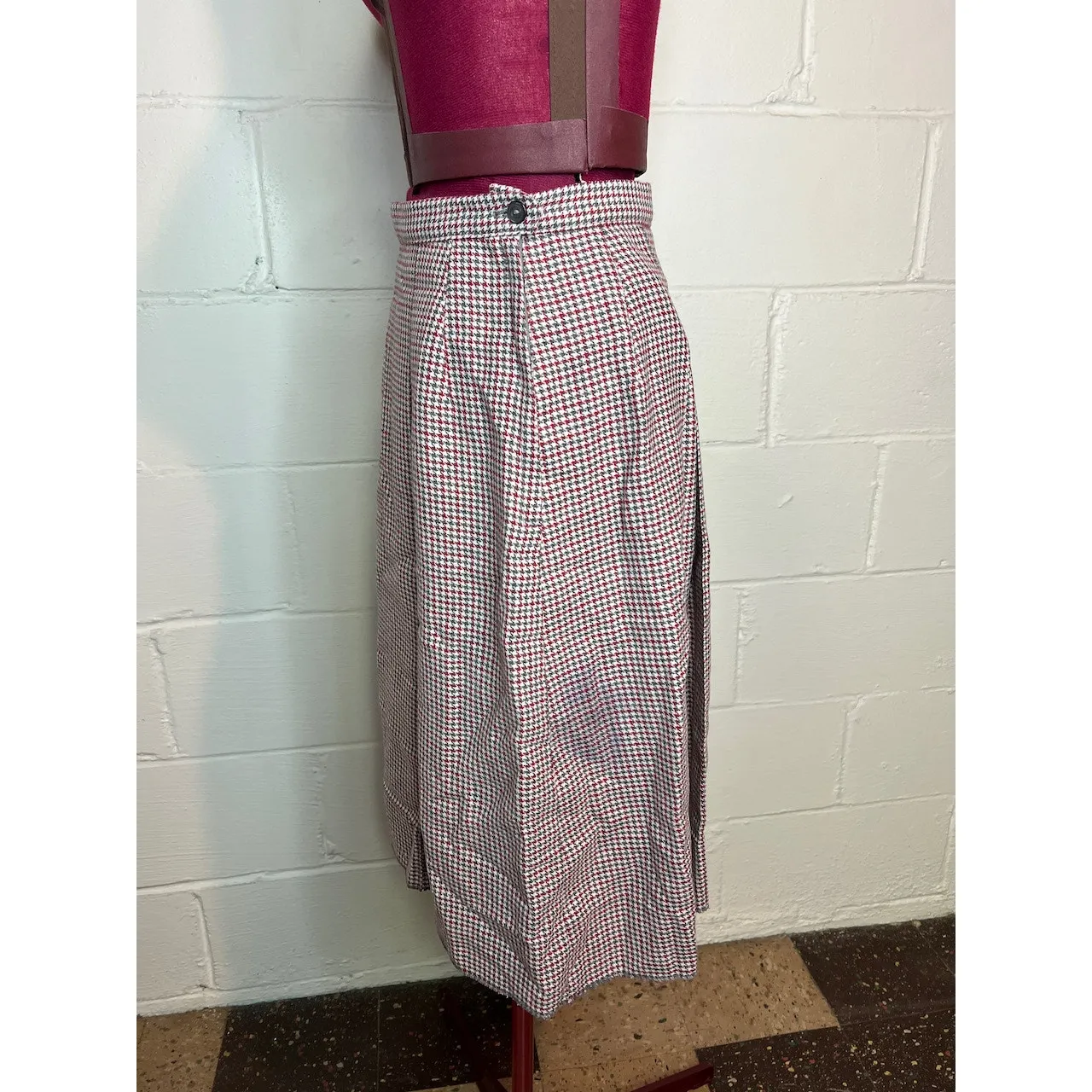 Skirt pleat front checked red green Size 2 - Image 5