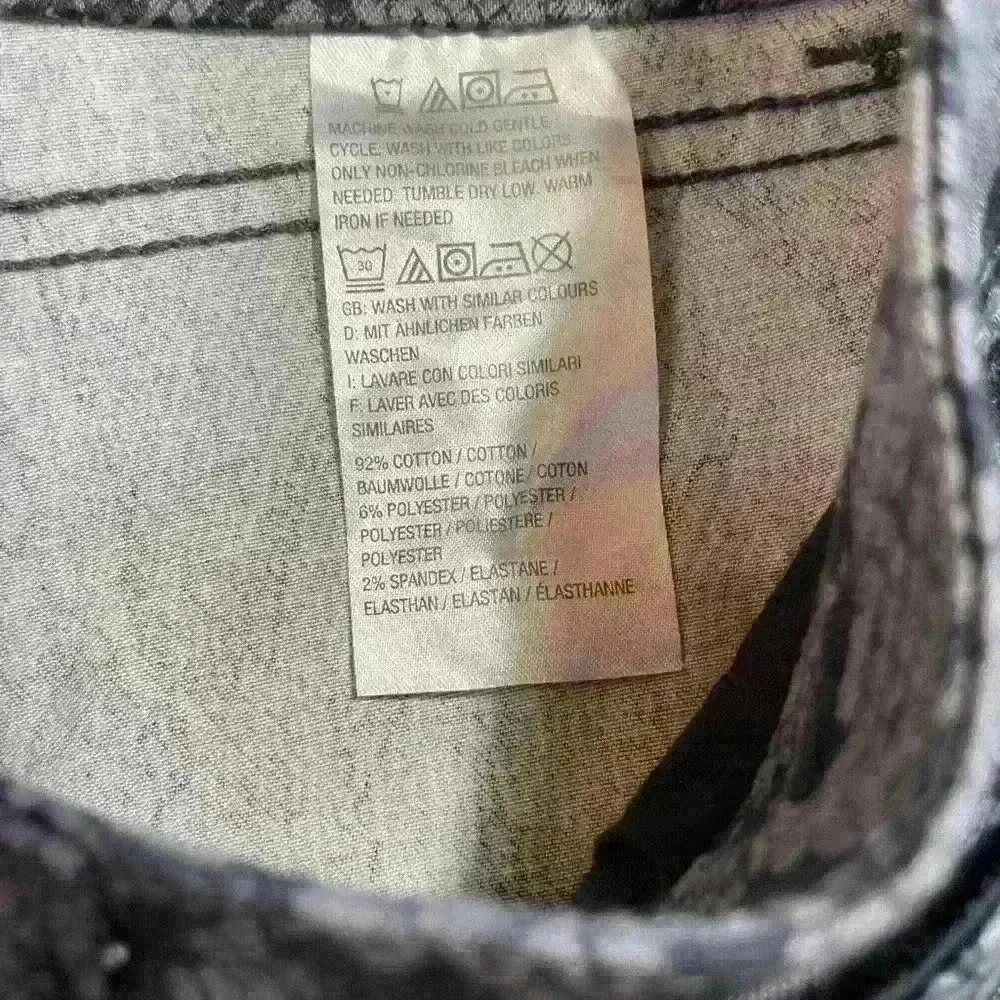 Lisa Rinna Collection Women's Size 12 Ankle Jeans Gray Python Animal Pri… - Image 9