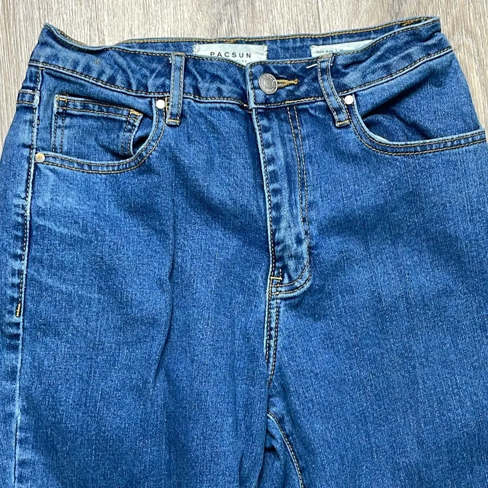 PacSun Mom Jeans Size 26 - Image 4