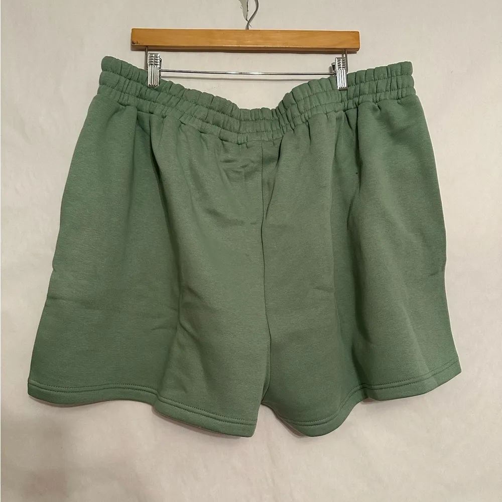 NWT PrettyLittleThing Plus Sage Green Pocket Sweat Shorts US Size 20 - Image 11