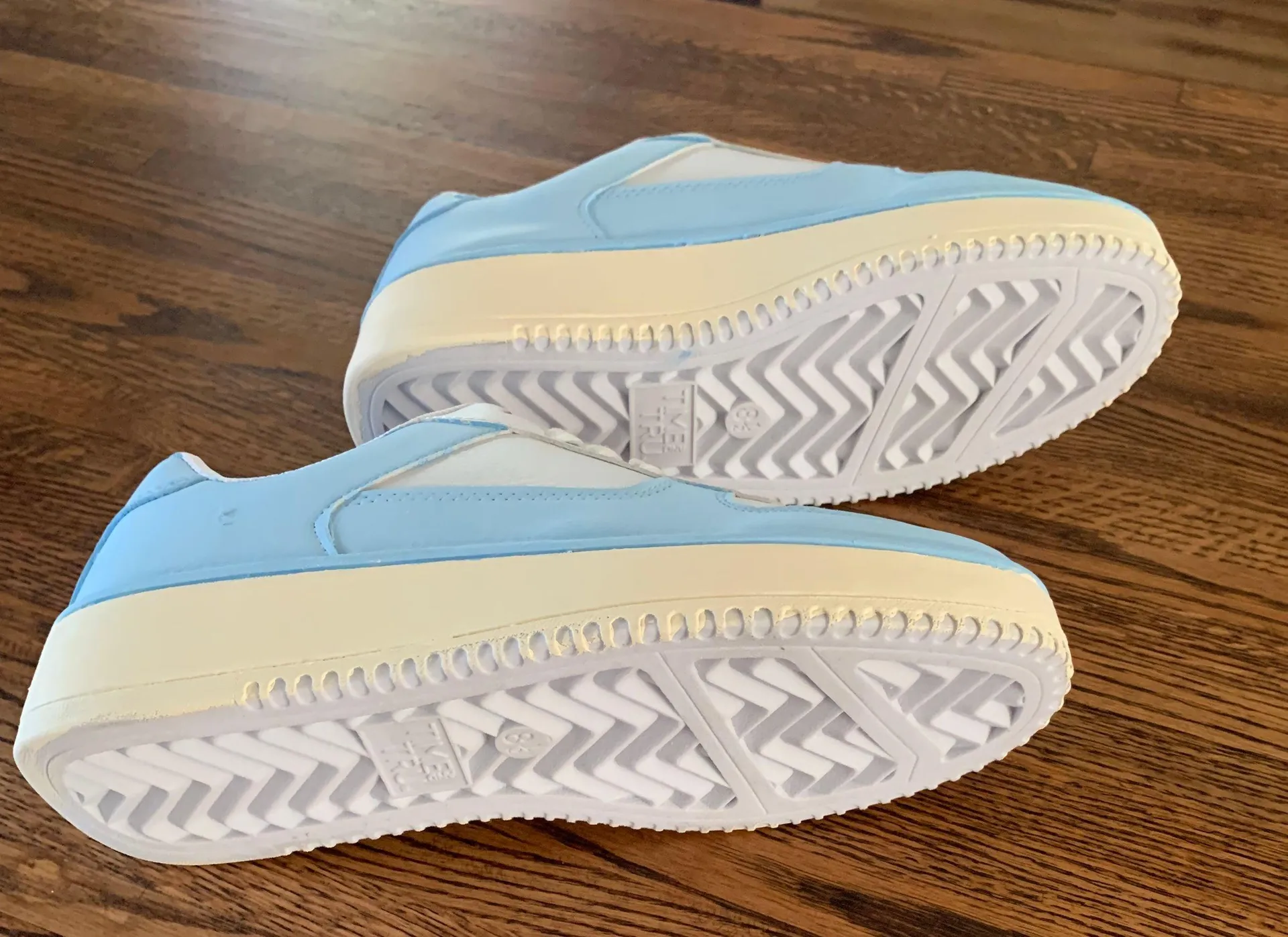 Baby Blue Sneakers 💙🌿 Size 8.5 - Image 4