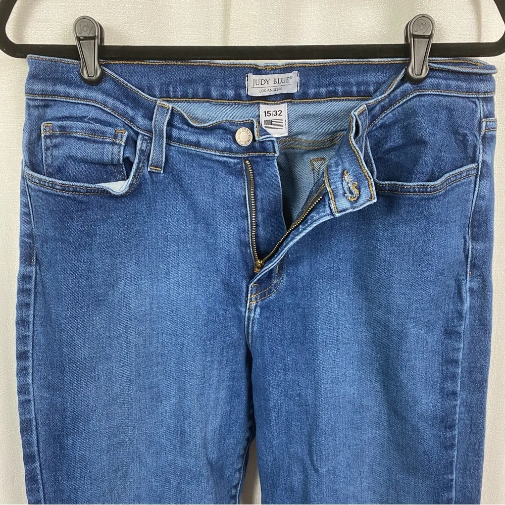 Judy Blue Medium Wash Straight Leg Raw Hem Crop Jeans Sz.15/32 - Image 4