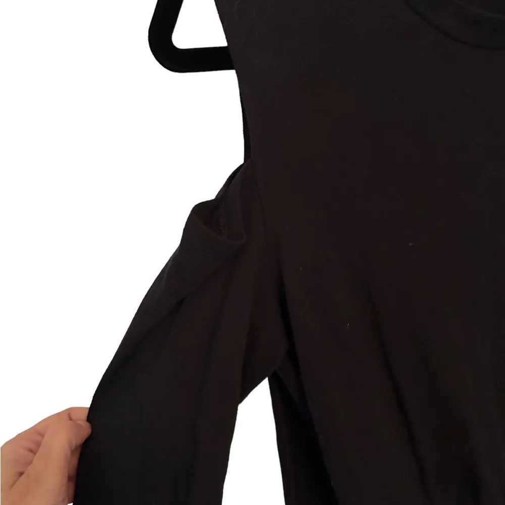 Zara black long sleeve cold shoulder dress size medium - Image 2