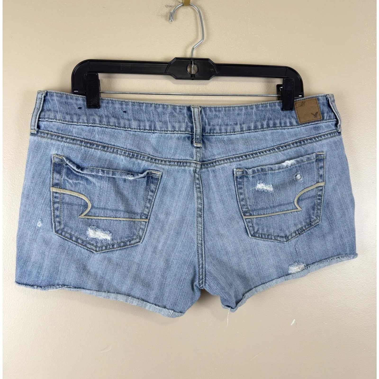 American Eagle Women’s Denim Shortie Size 12 Light Wash Frayed Hem - Image 5