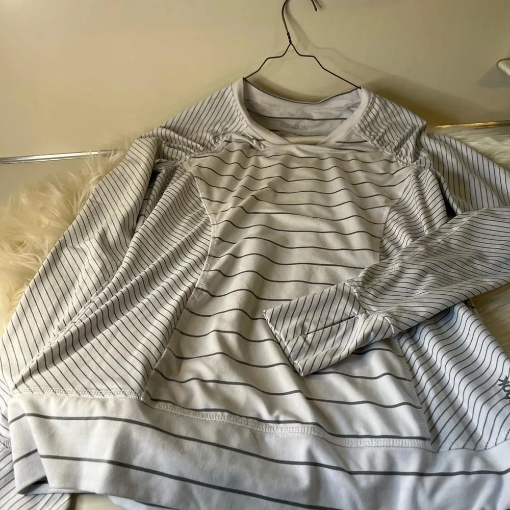 Nike  athletic shirt - Image 5