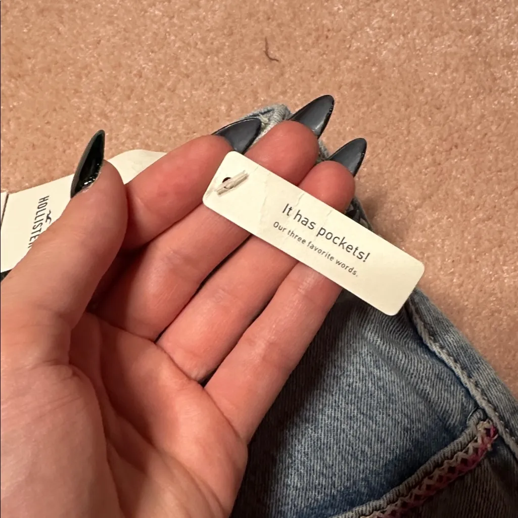 Hollister Medium Wash Embroidered Denim Mini Skort NWT - Image 4