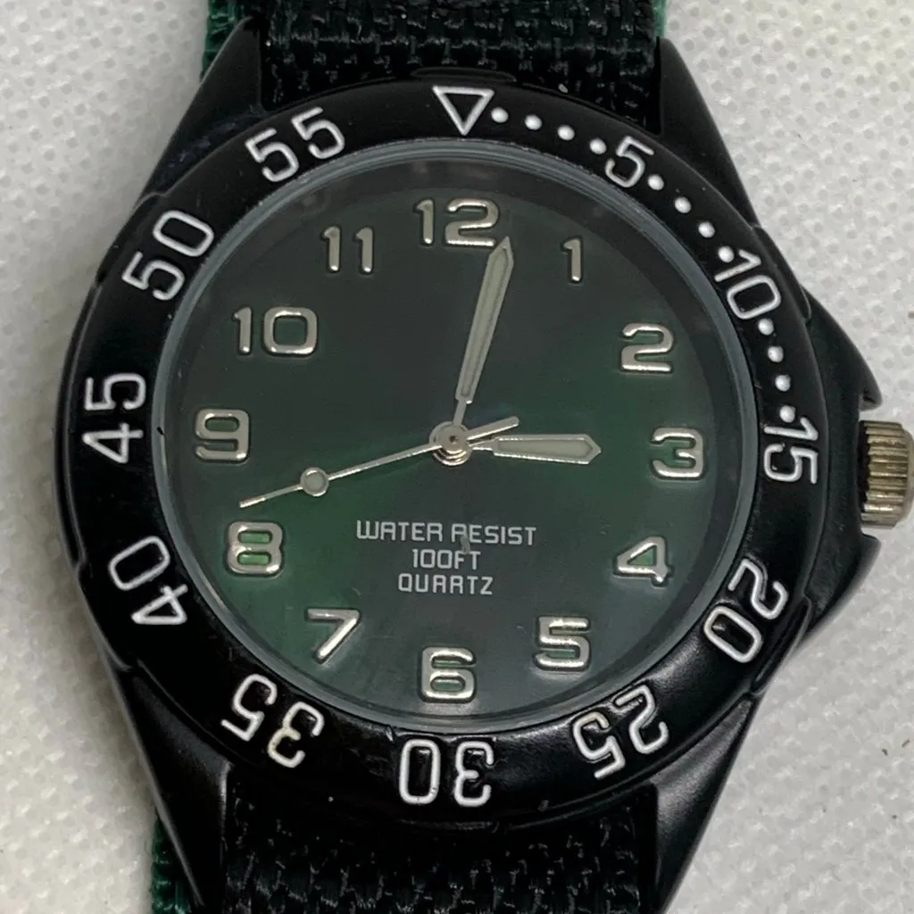 Black Sport unisex Watch quartz analog black green tone 40mm up to 7.5” running - Image 4