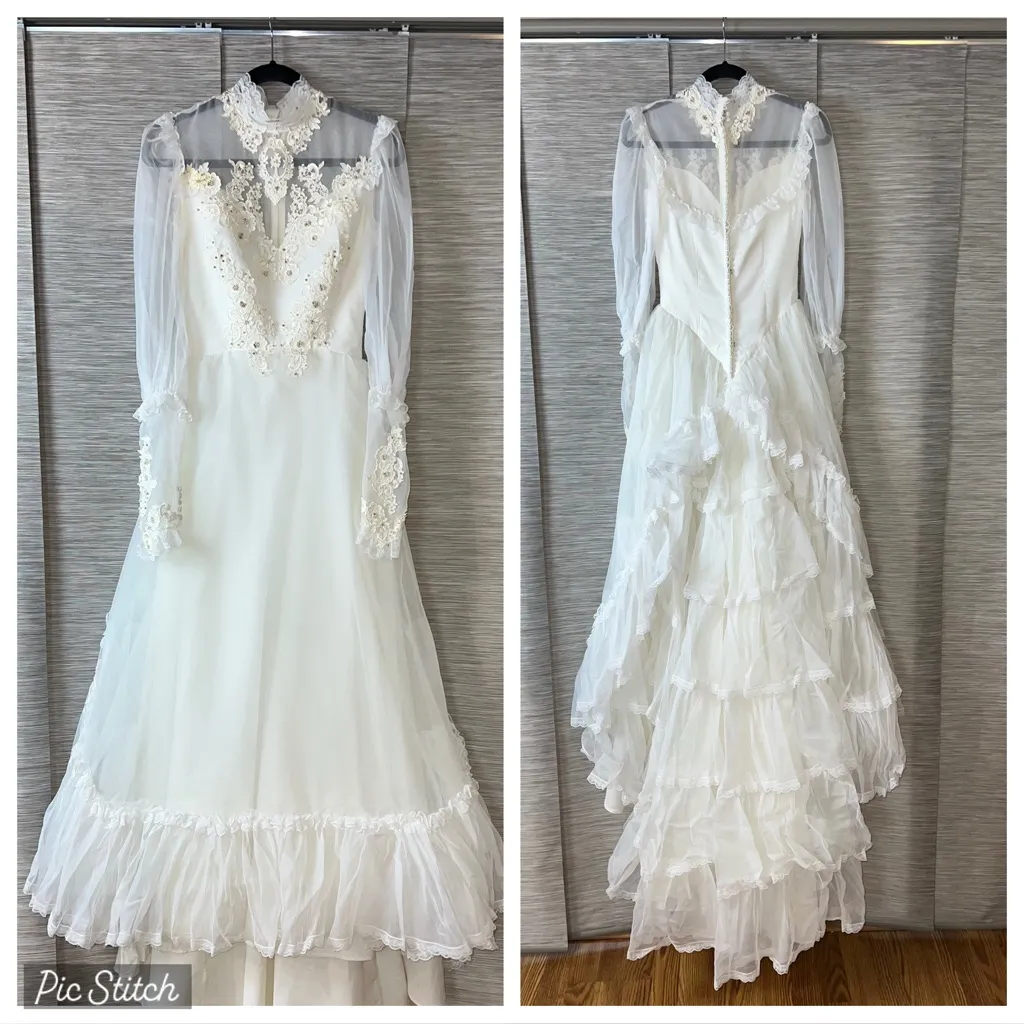 Beautiful Vintage 1970s Union Made Wedding Gown! Size 12 - Image 2