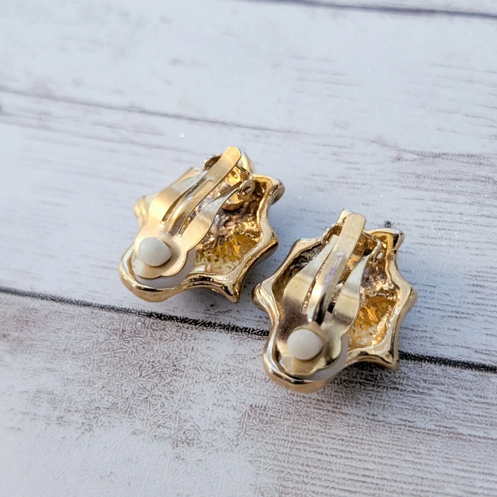 Vintage Two Sisters Clip On Earrings Gold Tone/Silver Tone - Image 6