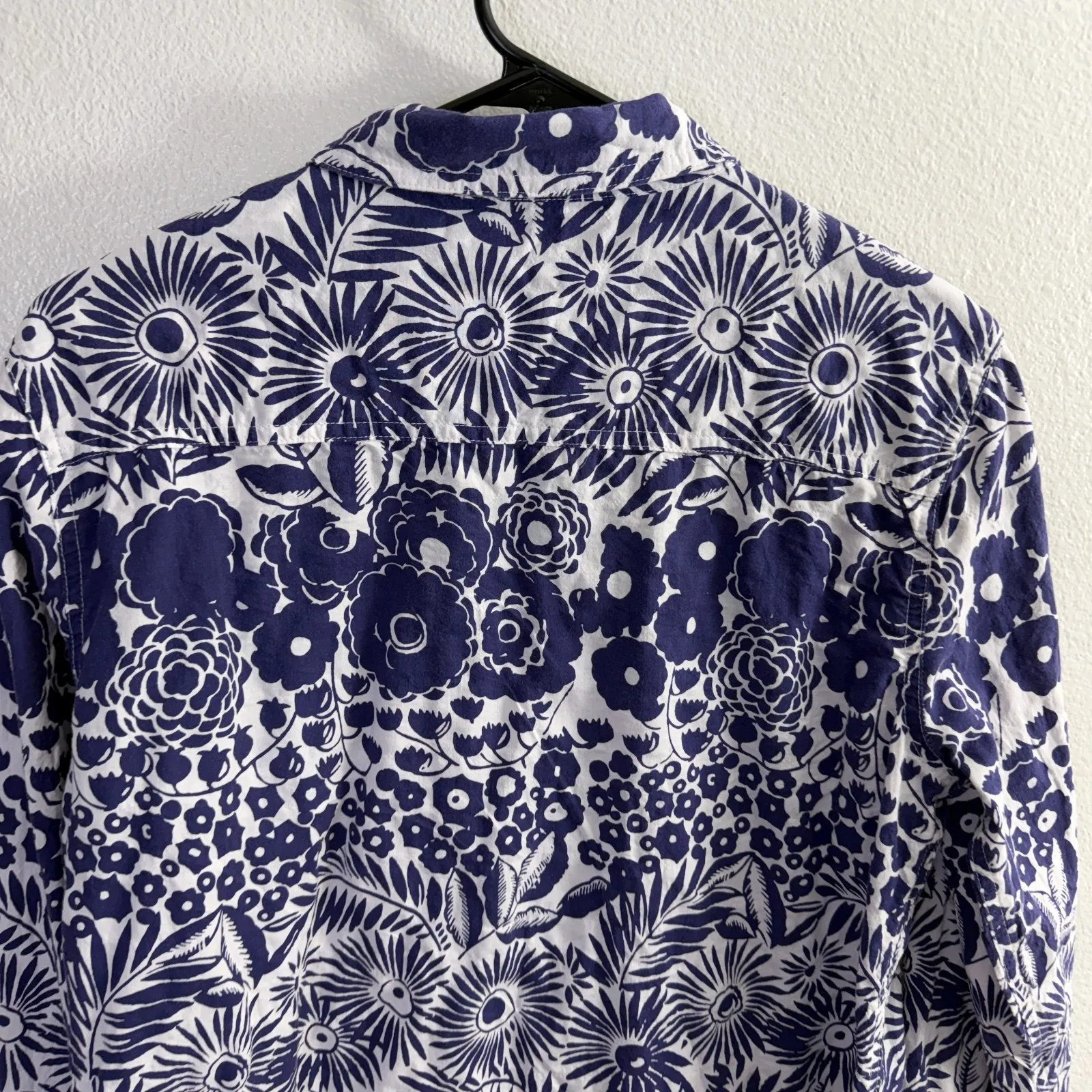 J Mclaughlin Shirt Womens Medium Navy Long Sleeve Button Up Floral White Cotton - Image 9