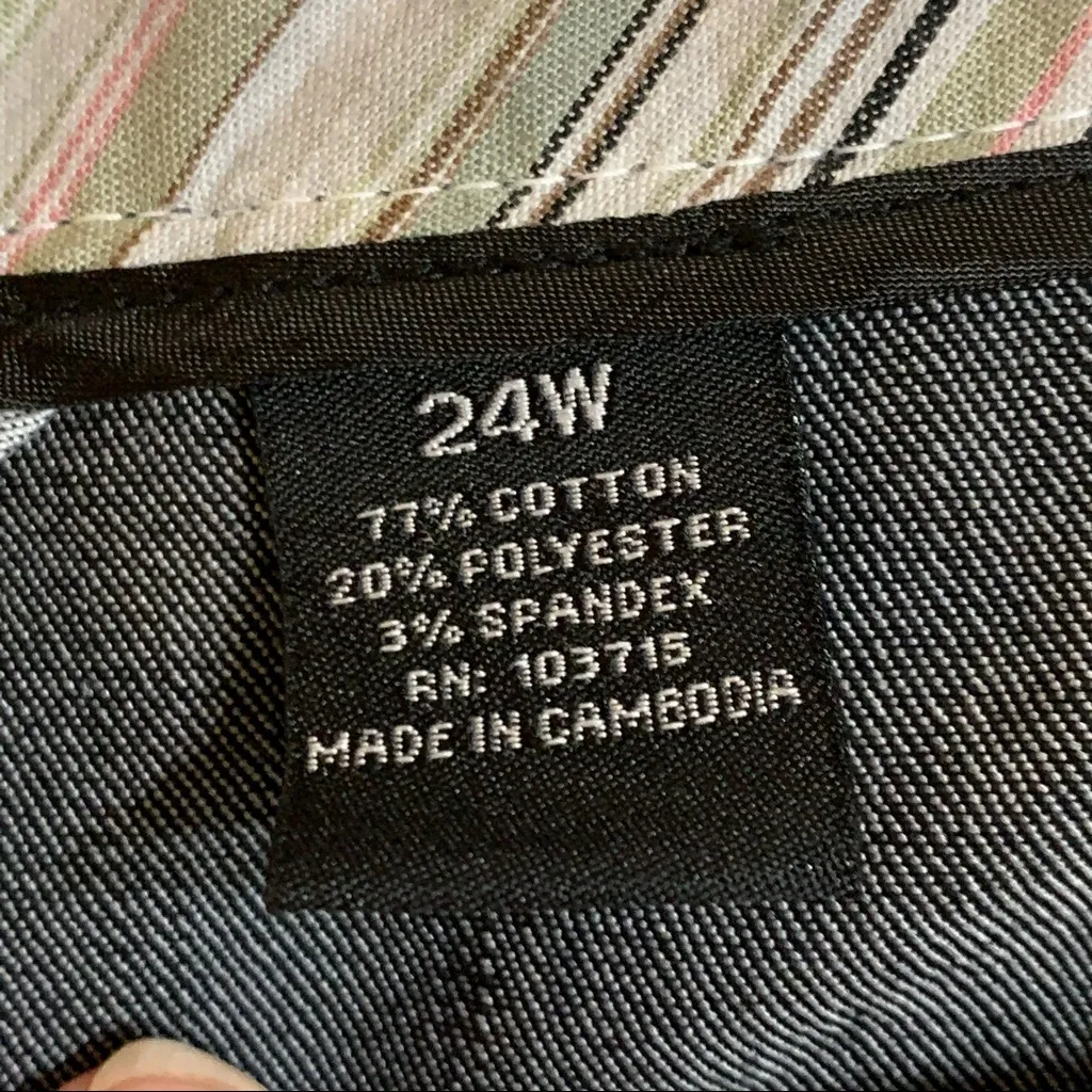 Larry Levine Woman SPT Stretch Black City Shorts 24W New - Image 8