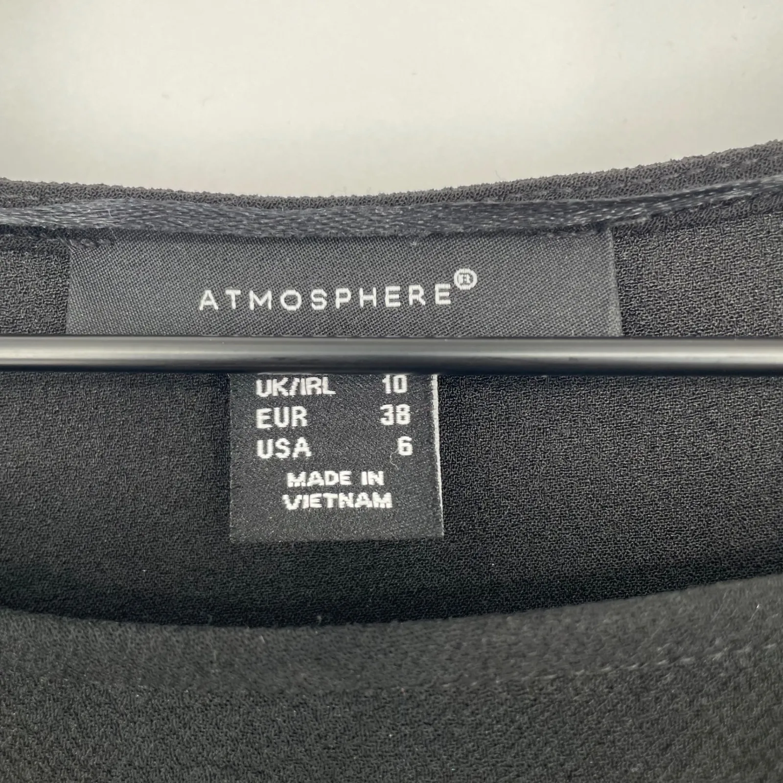 Atmosphere Black Cream Layered Top Gold Zipper Detail 3/4 Sleeve Size 6 - Image 3