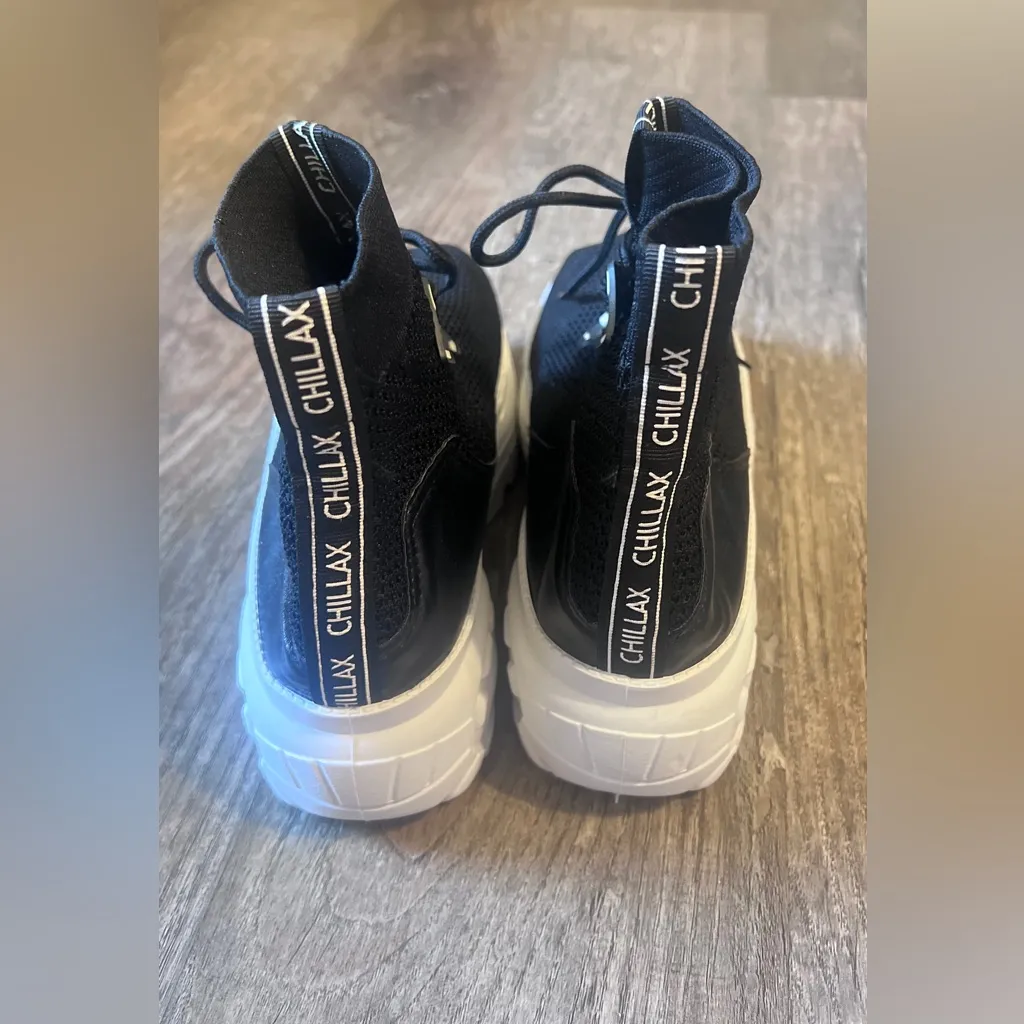 NWOT YOKI Ladies Platform Shoes - Image 3