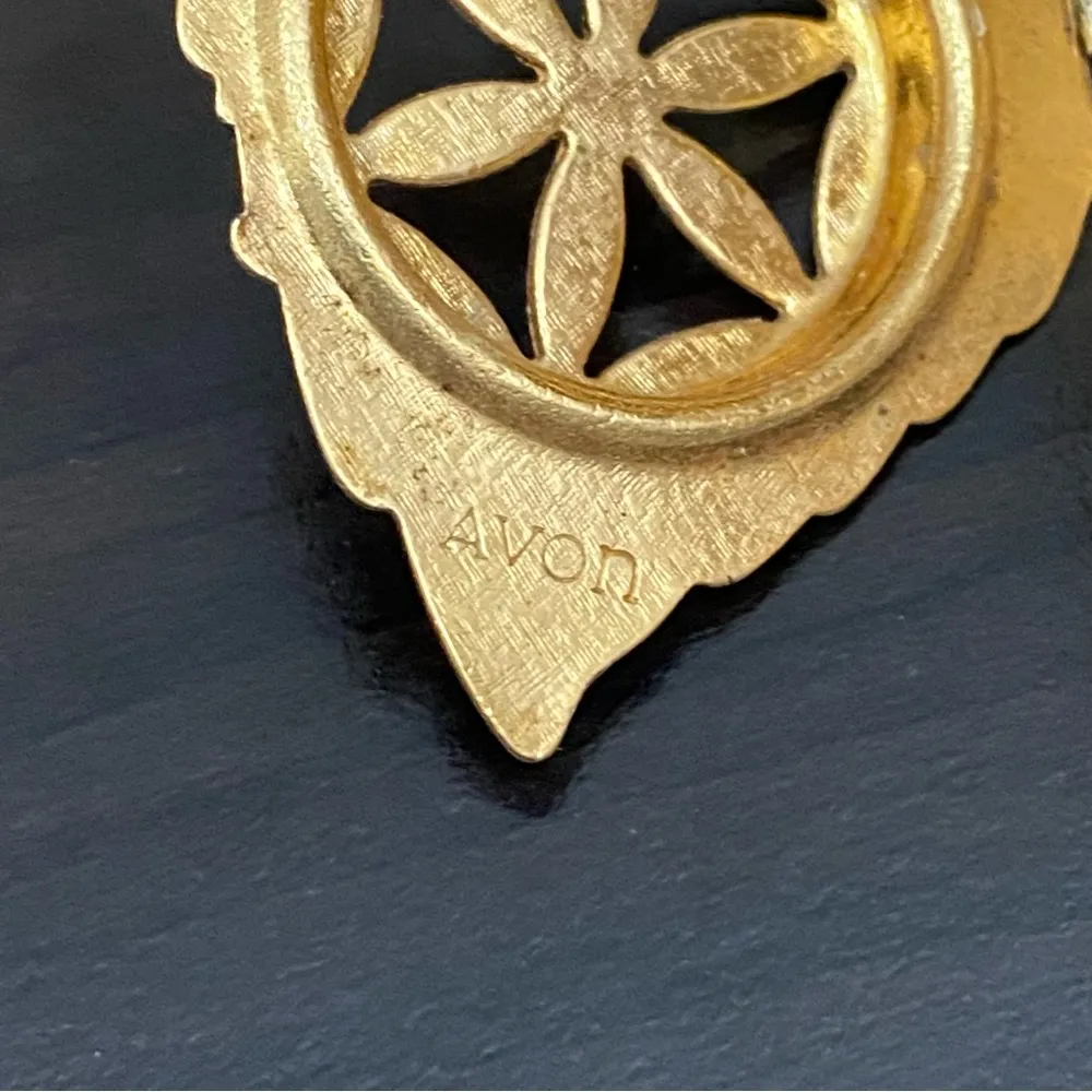 Vintage 70’s AVON Signed Gold with Purple Stone Perfume Locket Brooch - Image 11