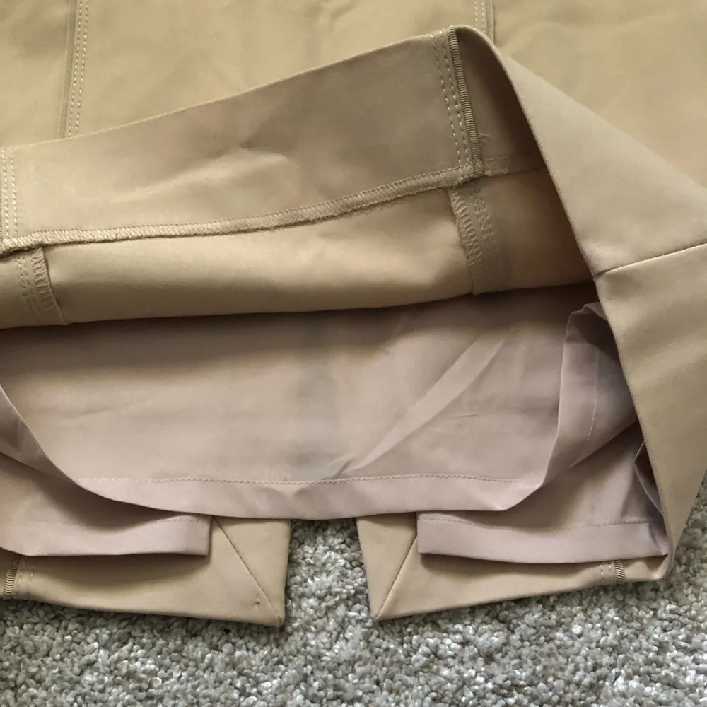 White House Black Market stretchy pencil skirt, side zipper, size 4 - Image 4