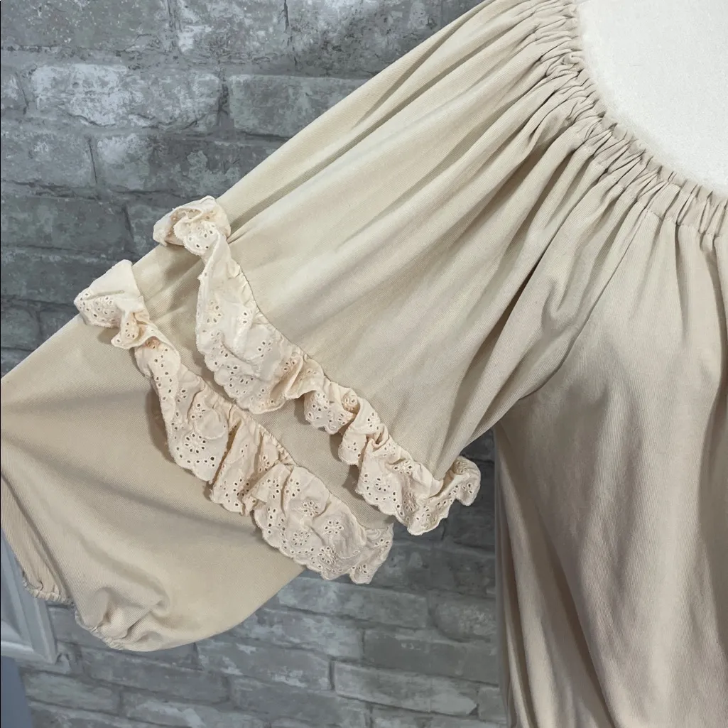 Evereve Cory Knit Ruffle Off Shoulder top in Sand - Image 3