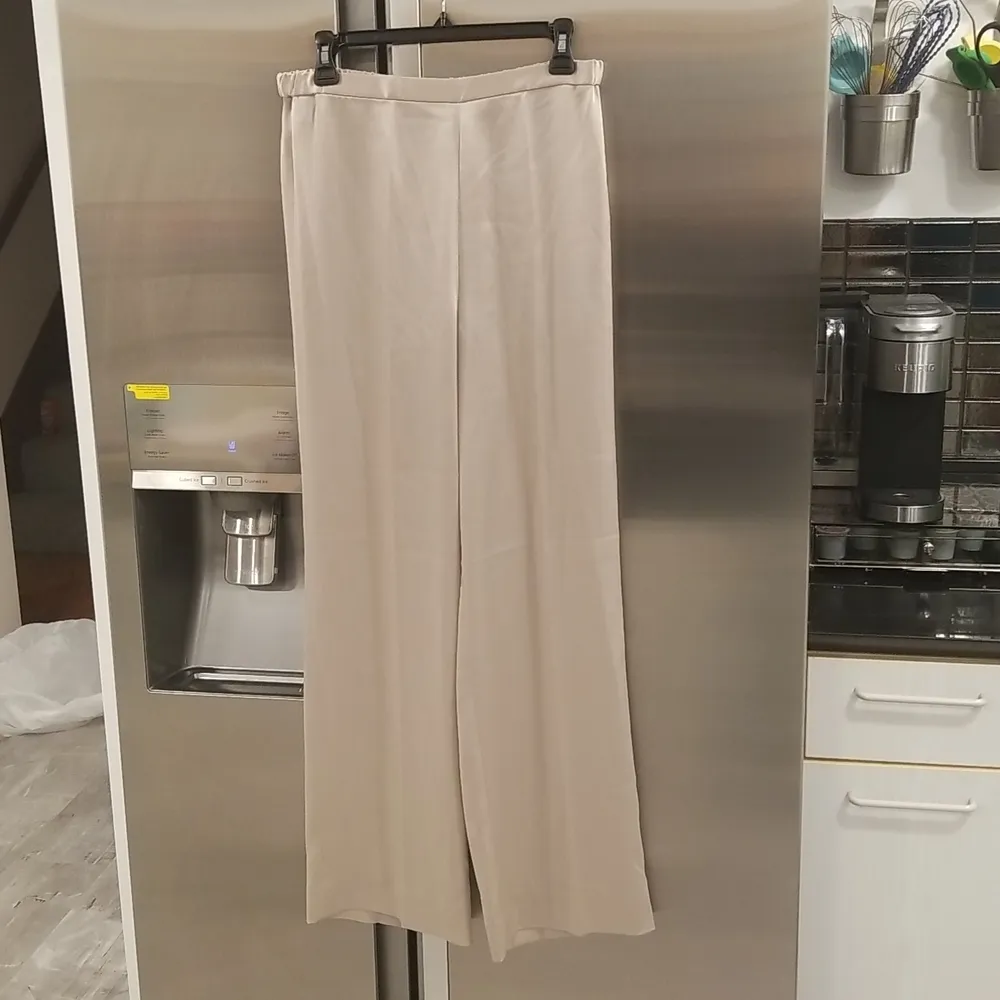 💕ST. JOHN💕 Liquid Satin Pant Elastic Back Pull-On Wide-Leg ~ Travertine M NWOT - Image 11