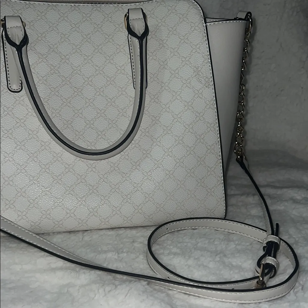Nine West  White Satchel Chic‎ Structured Design - Image 4