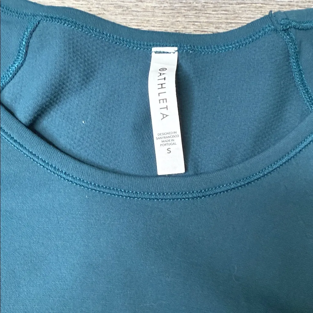 Athleta  Teal Long Sleeve Ruched Sides Top - Image 4